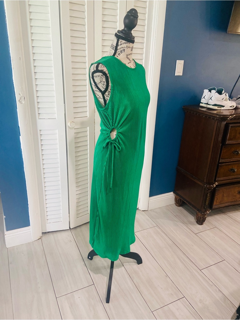 Mimi Chica Emerald Green Sleeveless Midi Dress with Side Tie